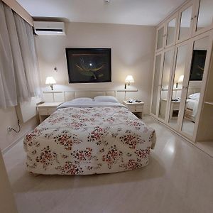 Paulista Wall Street Flat 10